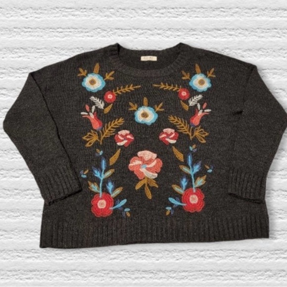Ultra Flirt Sweaters - Gray Knit Floral Sweater